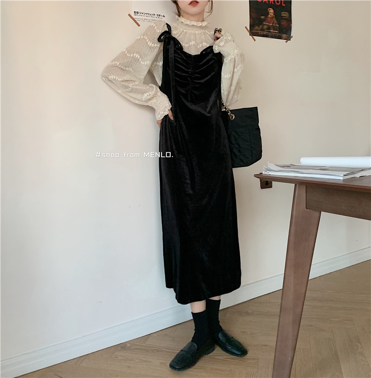 Real shot real price ~ loose and versatile high collar perspective lace shirt + velvet suspender dress