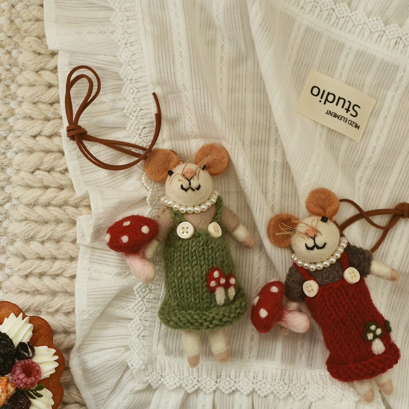 小众手工羊毛毡蘑菇鼠包挂件