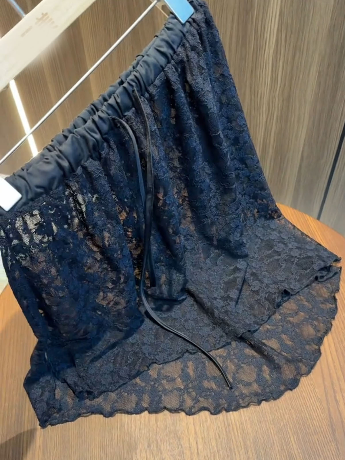 2024春新品蕾丝白色屁帘裙不规则