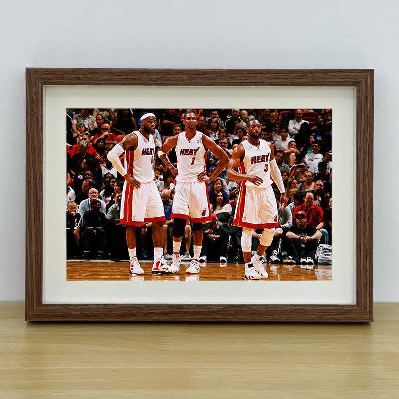 NBA热火三巨头詹姆斯韦德波什相框挂画摆台装饰画海报挂画送礼物