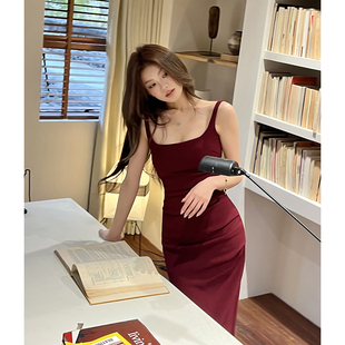 设计高气质包臀裙修身 显瘦长裙 新款 方领褶皱吊带连衣裙女2026夏季