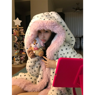 甜美波点毛毛斗篷女睡袍冬季连帽长款卡通可外穿毛绒家居服可外穿