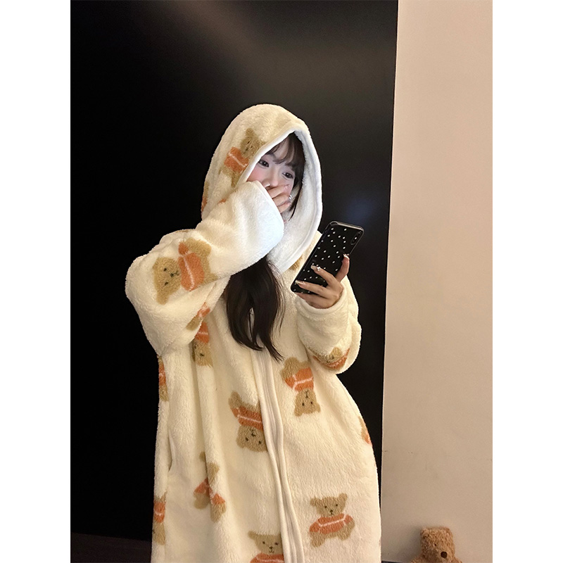 可爱小熊印花珊瑚绒睡裙女冬季
