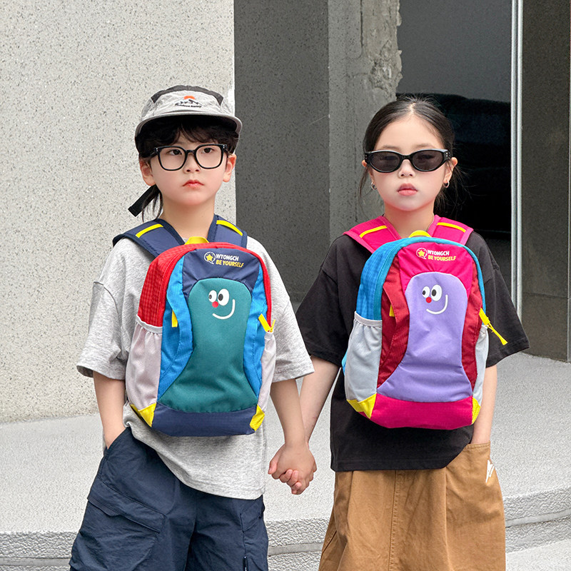 儿童户外登山背包男孩外出旅游轻便双肩包小学生书包超轻男童旅行图片