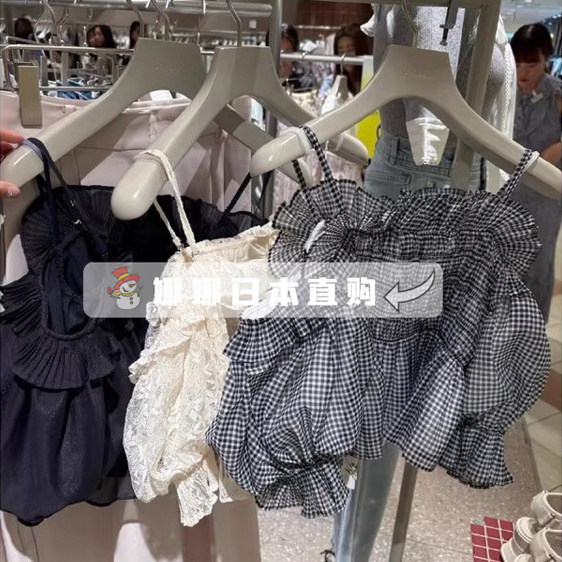 代购SNIDEL春夏新品甜美荷叶边泡泡袖一字领露肩衬衫女SWFB252032图片
