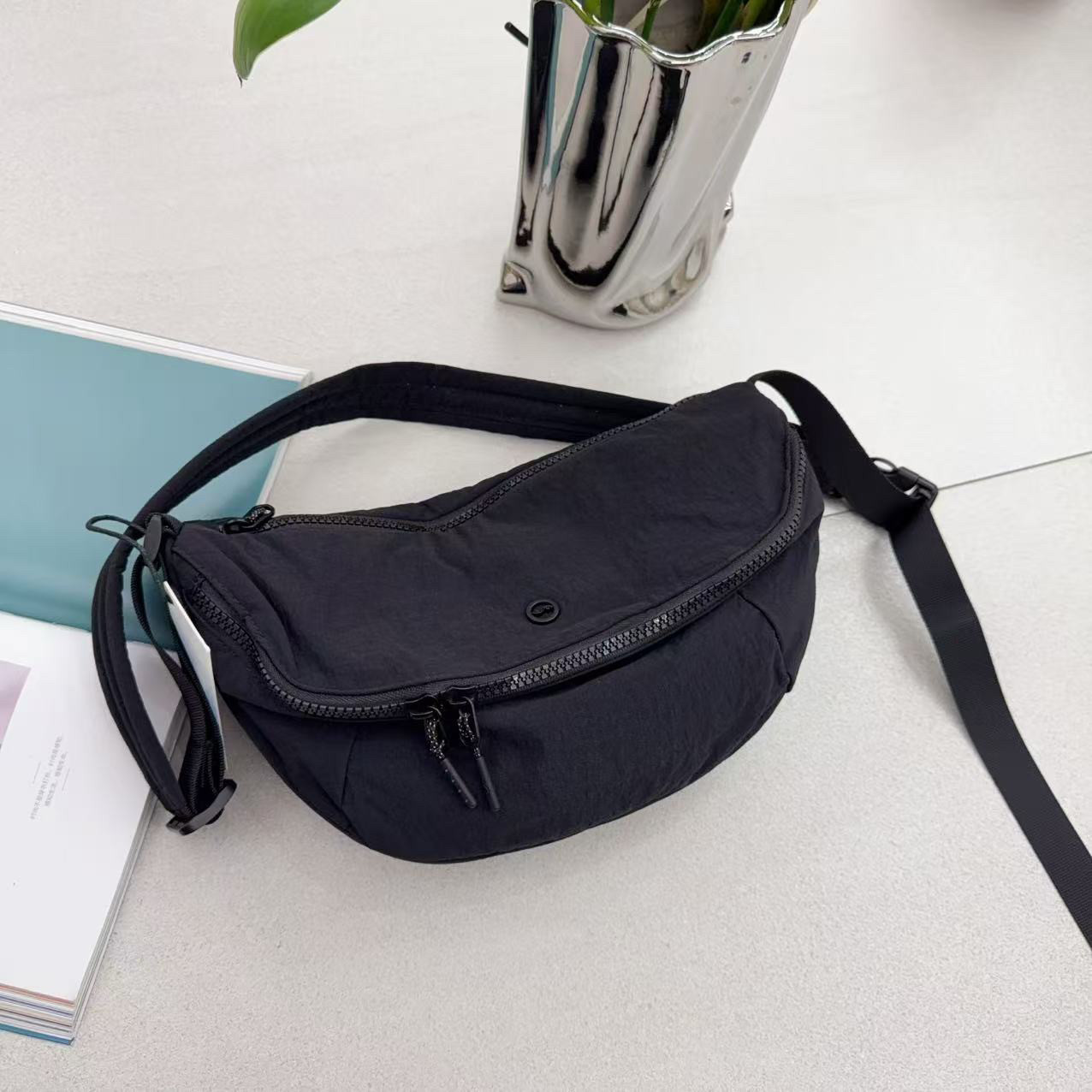 欧洲站2026新款轻便防水斜挎包尼龙帆布单肩包胸包休闲女包31006