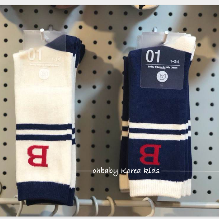 韩国进口童袜bd socks儿童宝宝字母B运动风条纹撞色中筒袜在类目 童装/婴儿装/亲子装, 儿童袜子(0-16岁)中 - 来自Buy2taobao.com提供专业的淘宝代购服务