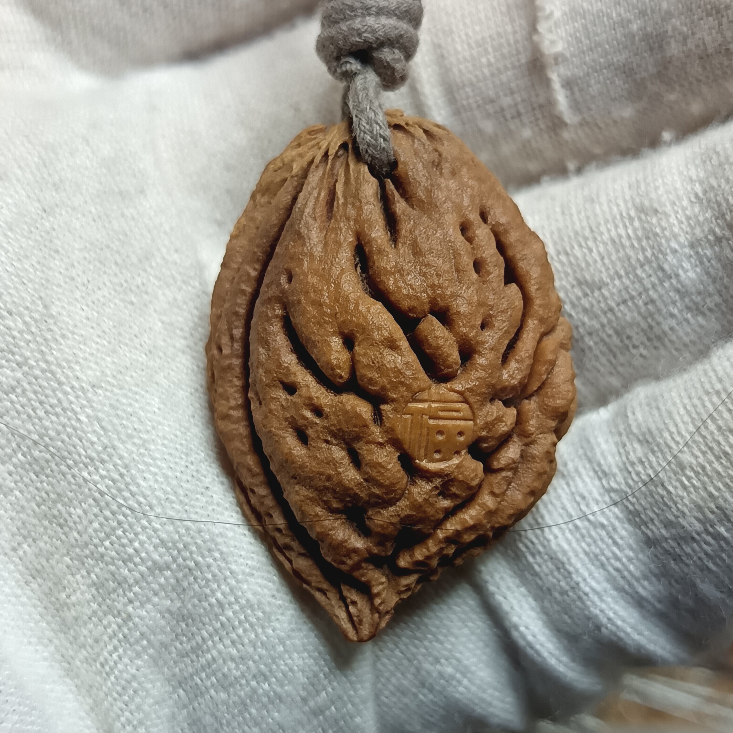 最有福桃枭桃核雕刻精品吊坠纯手工手把挂件配饰儿童女压惊保平安图片