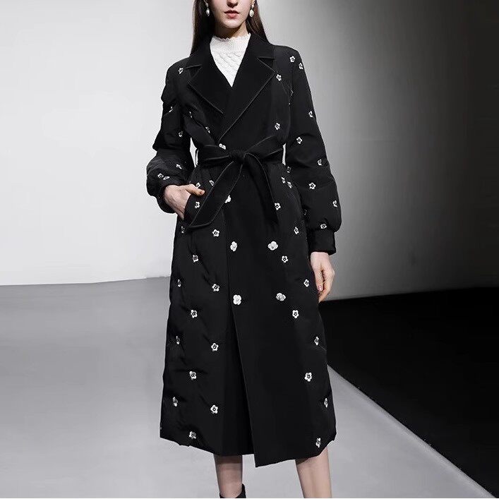 冬季新款气质时尚双面呢拼接中长款黑色绣花白鸭绒羽绒服外套女