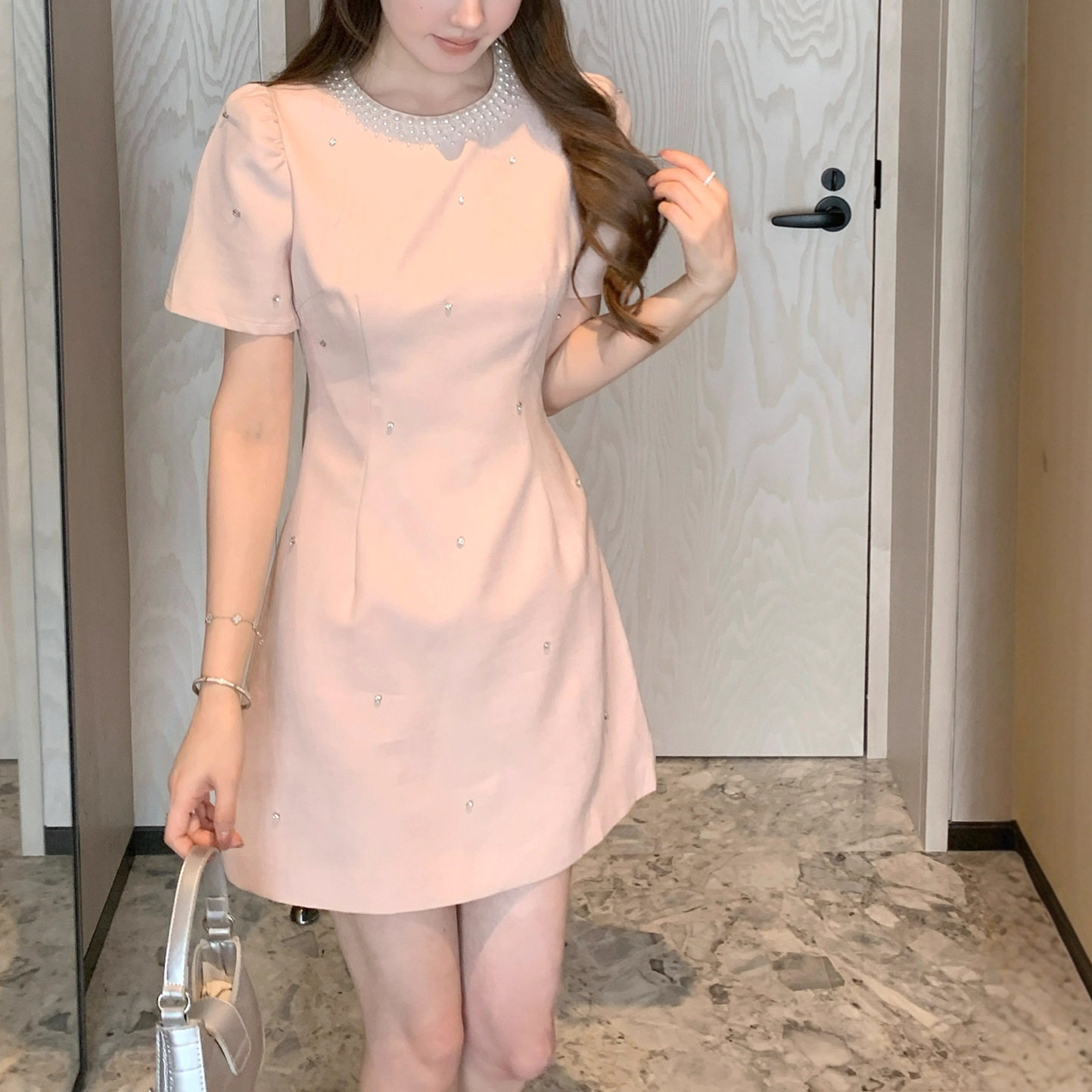 夏季新粉色钉珠圆领收腰连衣裙女夏重工镶钻洋气聚会短裙2108图片