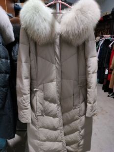 商场同款冬季女士米杏色中长款羽绒服加厚保暖狐狸毛白鹅绒绵羊皮