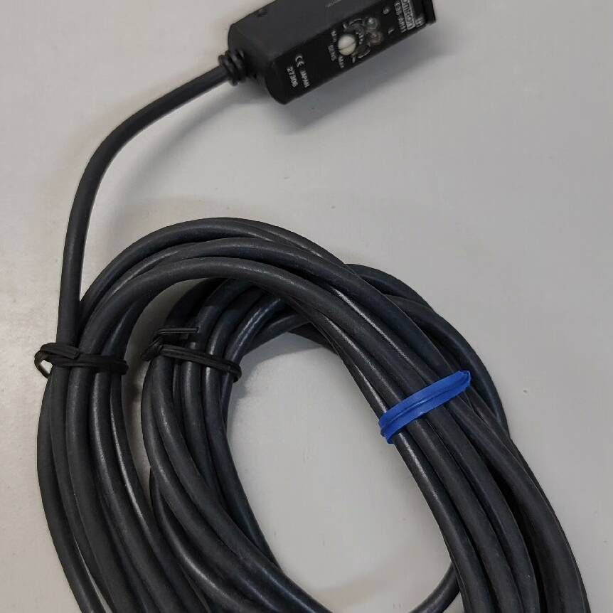 议价日本原装OMRON欧姆龙E3S-AR11光电传感器，5