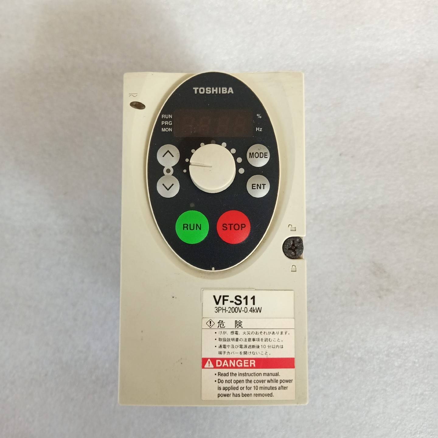 议价东芝变频器VFS11-2004PM-AN   0.4KW