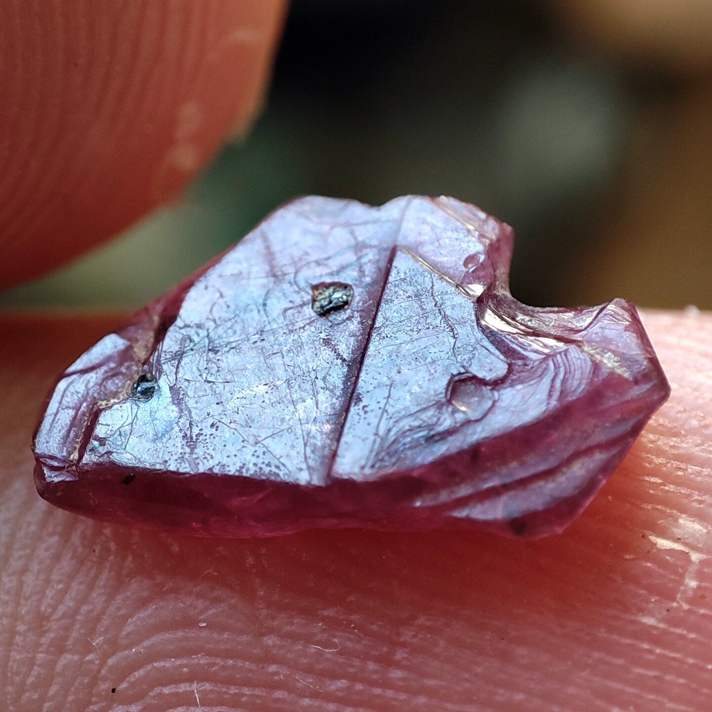 彩宝"拥抱大卫星"1.06克拉天然缅甸抹谷大卫星尖晶石裸石矿标