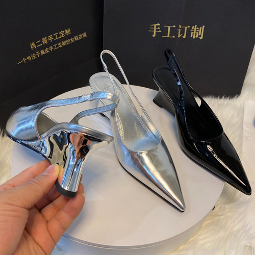 银色后空尖头坡跟真皮女鞋