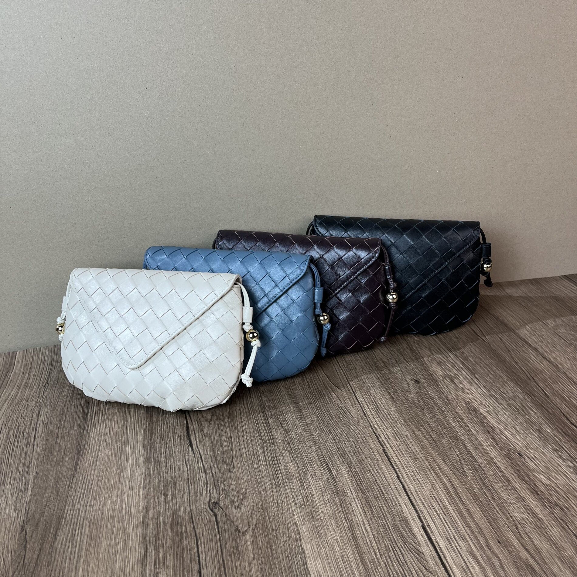 女包2025新款头层羊皮编织包信封包斜挎单肩包休闲百搭手机包潮