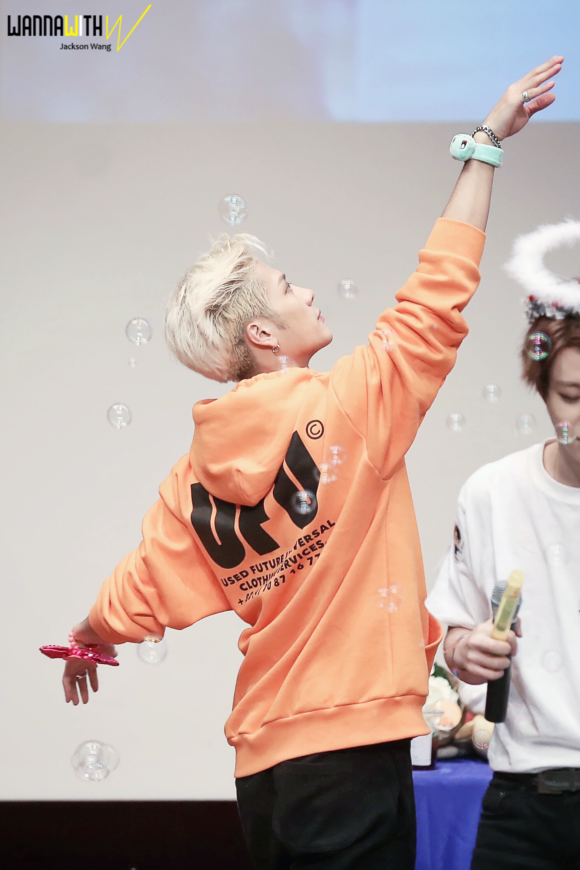 王嘉尔俞定延韩国连帽卫衣