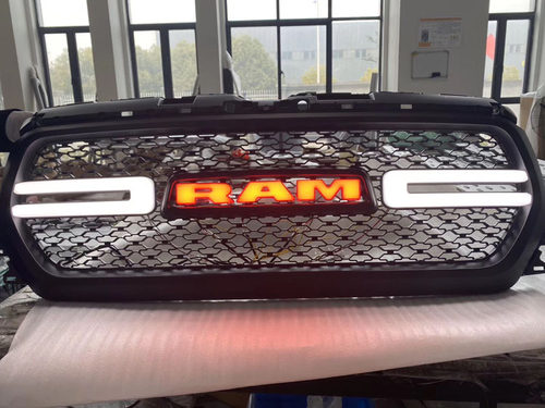 适用道奇公羊RAM1500前中网格栅长角号带LED灯中网前脸改装配件