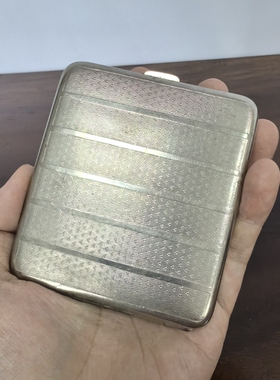 1950年左右英国古董铜镀银烟盒便携折叠金属盒怀旧文旅8.2*9.4cm