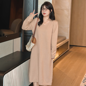 大码女装v领纯色打底针织裙女长裙2023冬新款胖mm宽松内搭连衣裙