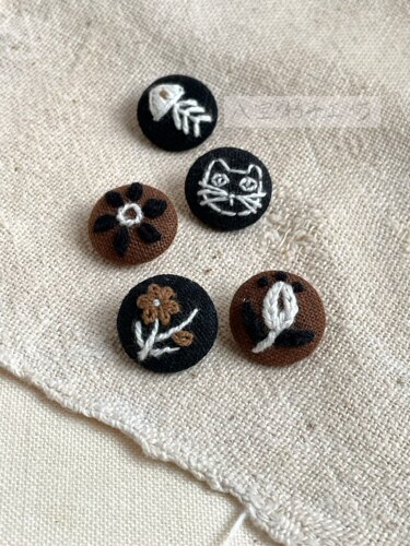 猫咪 18mm原创刺绣扣子小猫和鱼 黑色棕色装饰扣服装配饰布艺纽扣