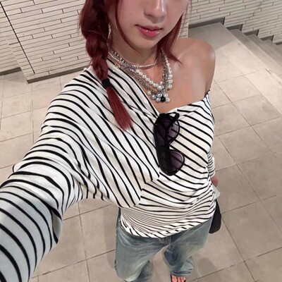 高品质正确版RARE不对称剪裁露肩莱赛尔条纹上衣女2024秋季新品