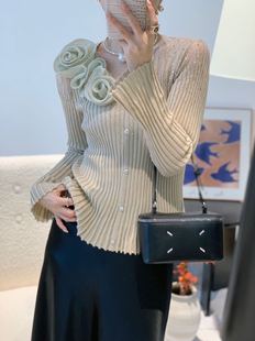 上衣 V领拼色立体花重工烫钻压褶拼蕾丝喇叭袖 欧洲站2025秋季 新款