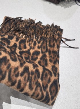 小众设计甜酷复古豹纹流苏围巾女2024新款千禧辣妹风秋冬加厚披肩