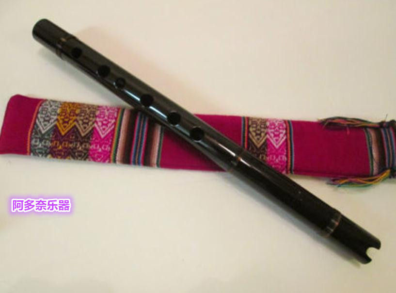 厂家描述：我有我的团队那是专业的和最好的艺术家来自秘鲁。这是一个很好的团队。我和秘鲁最好的盖那笛和潘排箫 制造者一起工作。他们是著名的和人们经常寻找他们制造的乐器。我们的秘鲁工匠制造者，工作超过30年制造盖那笛和潘排箫。专业黑色Amaru盖那笛 来自秘鲁 包括笛包，长15英寸，音调：G（SOL）大调