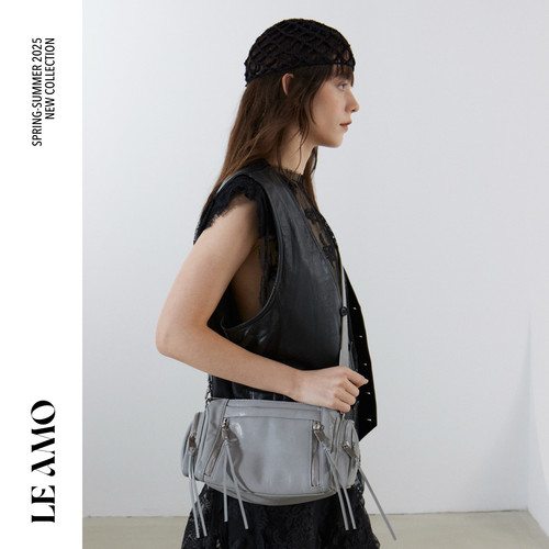 头层牛皮灵动流苏拉链机车三角包