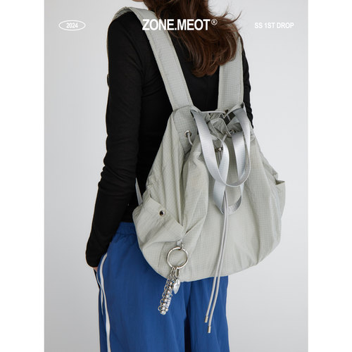 轻便尼龙旅行电脑登山健身双肩包