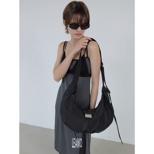 新款 HOBO 尼龙抽绳褶皱大容量流浪斜挎水饺包 STRING LeAMO｜原创