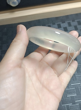 马达加斯加正圈玛瑙手镯女白高冰透荧光香槟色玉髓荔枝冻玛瑙手镯