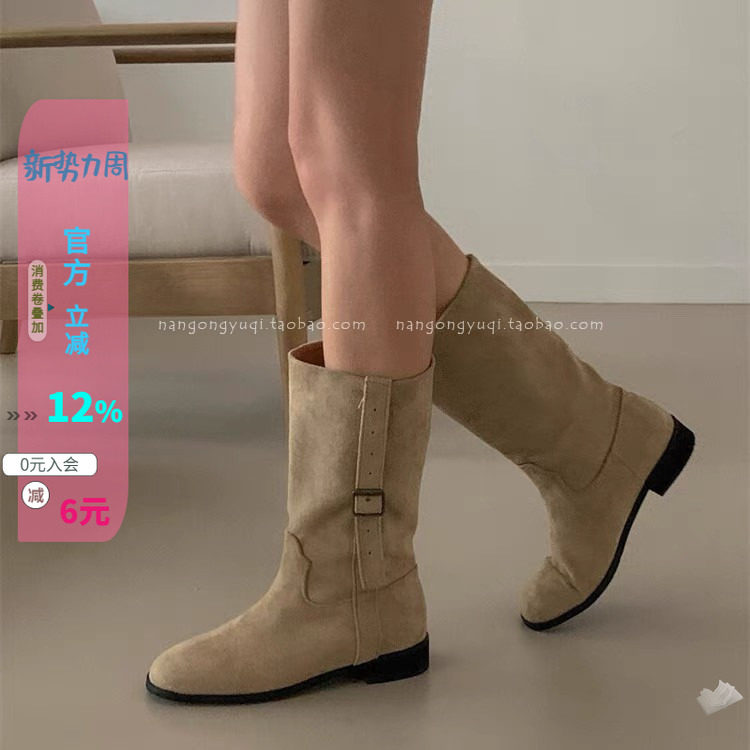 鹿皮绒休闲圆头皮带扣宽口中筒靴