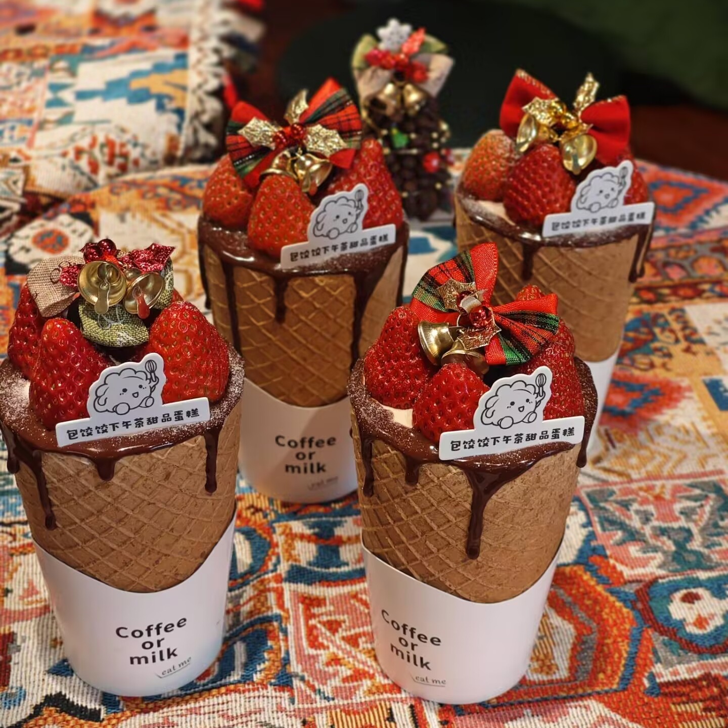 网红圣诞节铃铛蝴蝶结叶子草莓甜筒蛋糕装饰平安夜甜品烘焙摆件