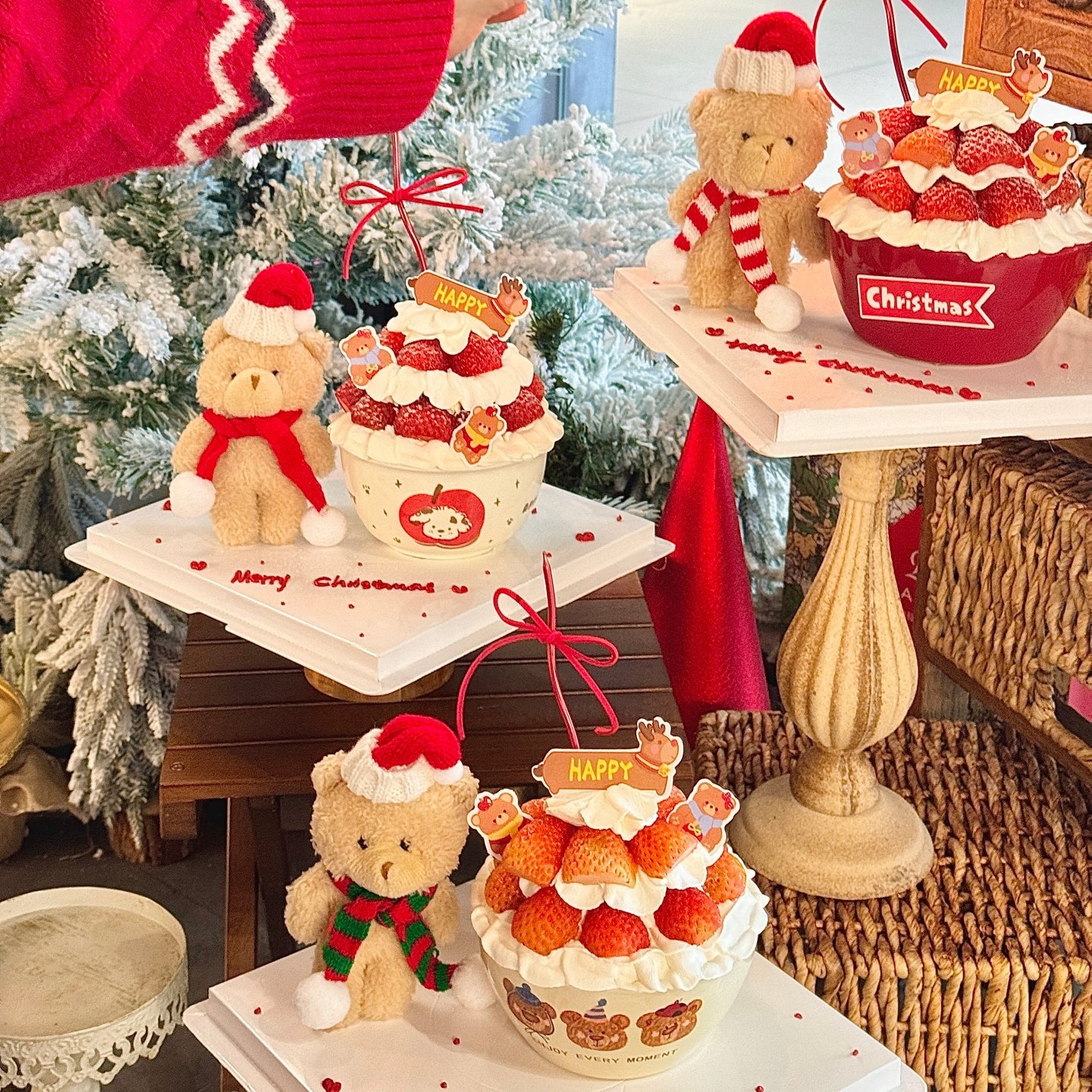 2026圣诞节围巾小熊蛋糕装饰摆件小熊草莓碗陶瓷碗甜品烘焙装扮,节庆用品/礼品,节日装扮用品,淘宝优惠券,粉丝福利购,淘宝优惠卷