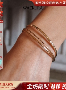 Waekura晚宴线条雕刻锤纹手镯