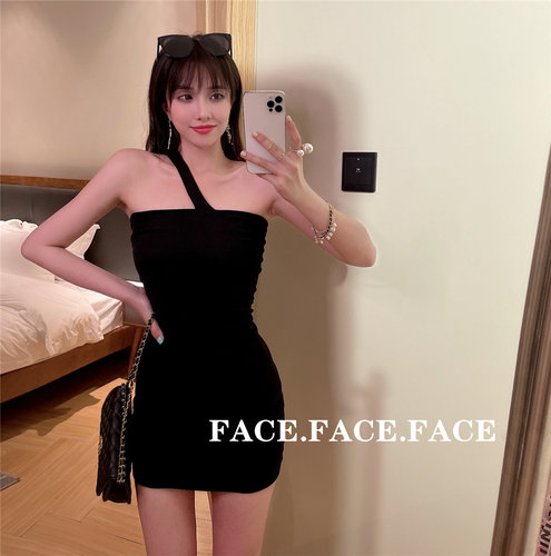 性感修身显胸辣妹黑色连衣裙不对称挂脖设计感包臀裙短裙夏季新款