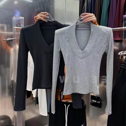 wu.33韩版冬季新款气质显瘦磨毛设计感v领长袖正肩T恤打底衫上衣