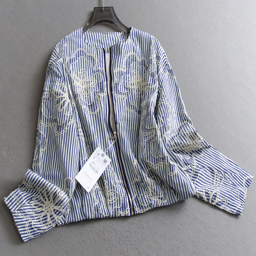 蓝色条纹花朵刺绣宽松显瘦女外套