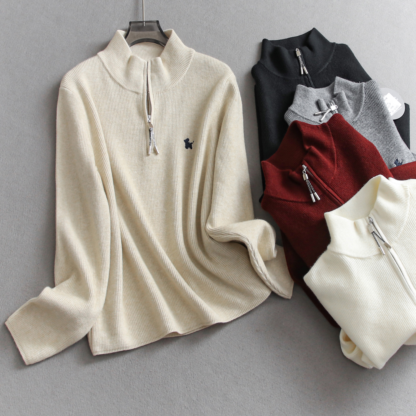 小狗刺绣半拉链立领纯色套头毛衣