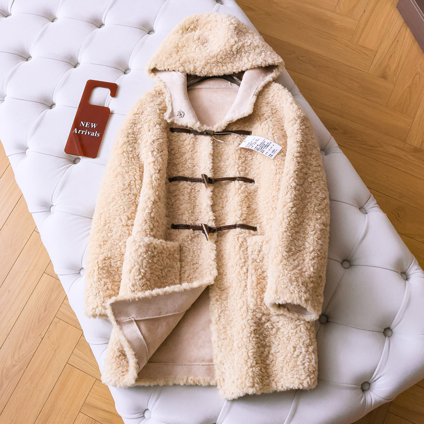 牛角扣连帽仿羊羔绒中长款外套女