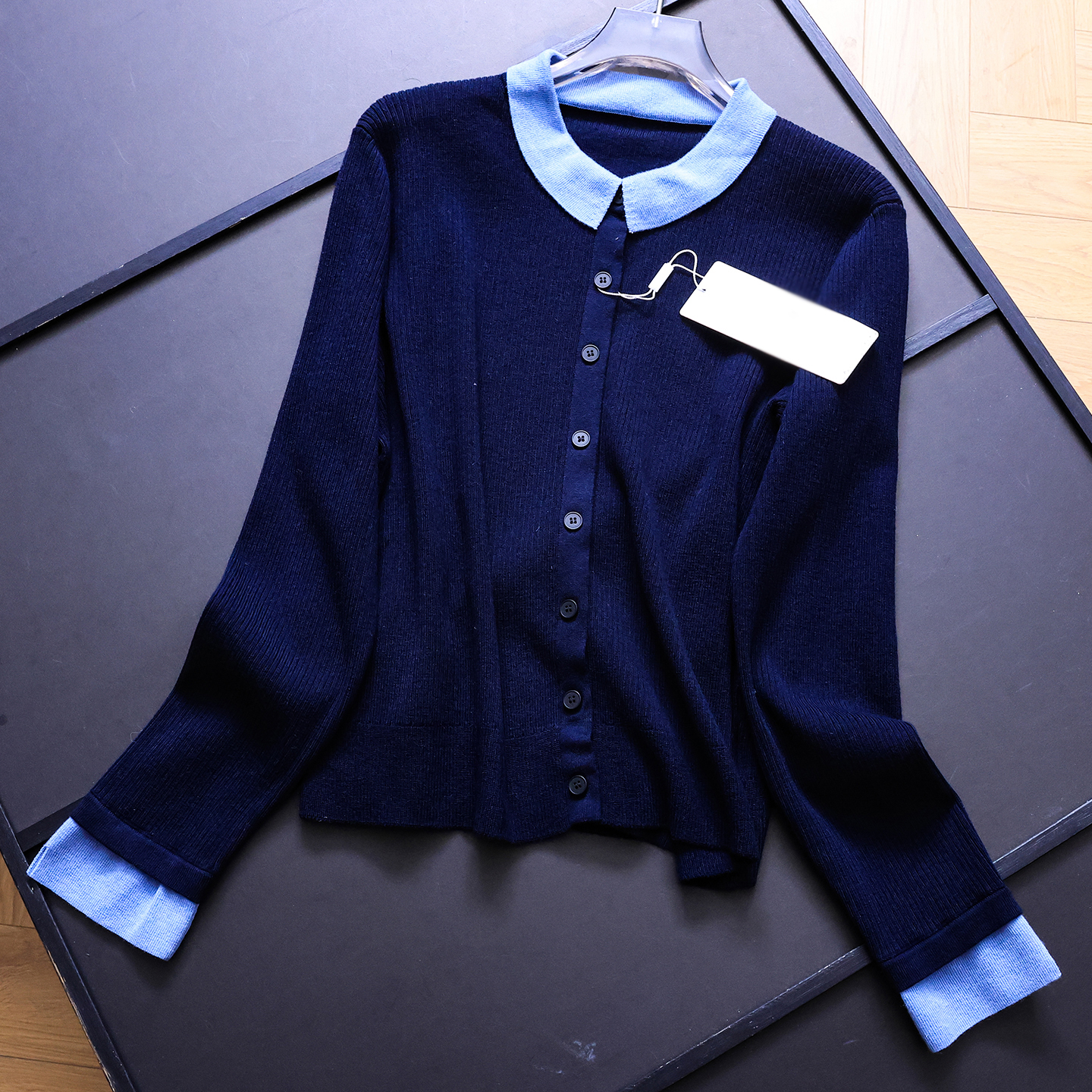 撞色翻领显瘦H版型时尚女针织衫