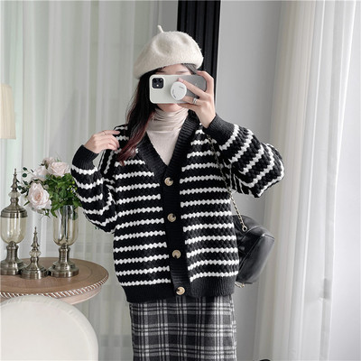 慵懒v领条纹外套秋冬款打底毛衣