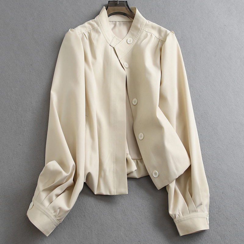 纯色立领肩部捏褶甜酷风女短外套