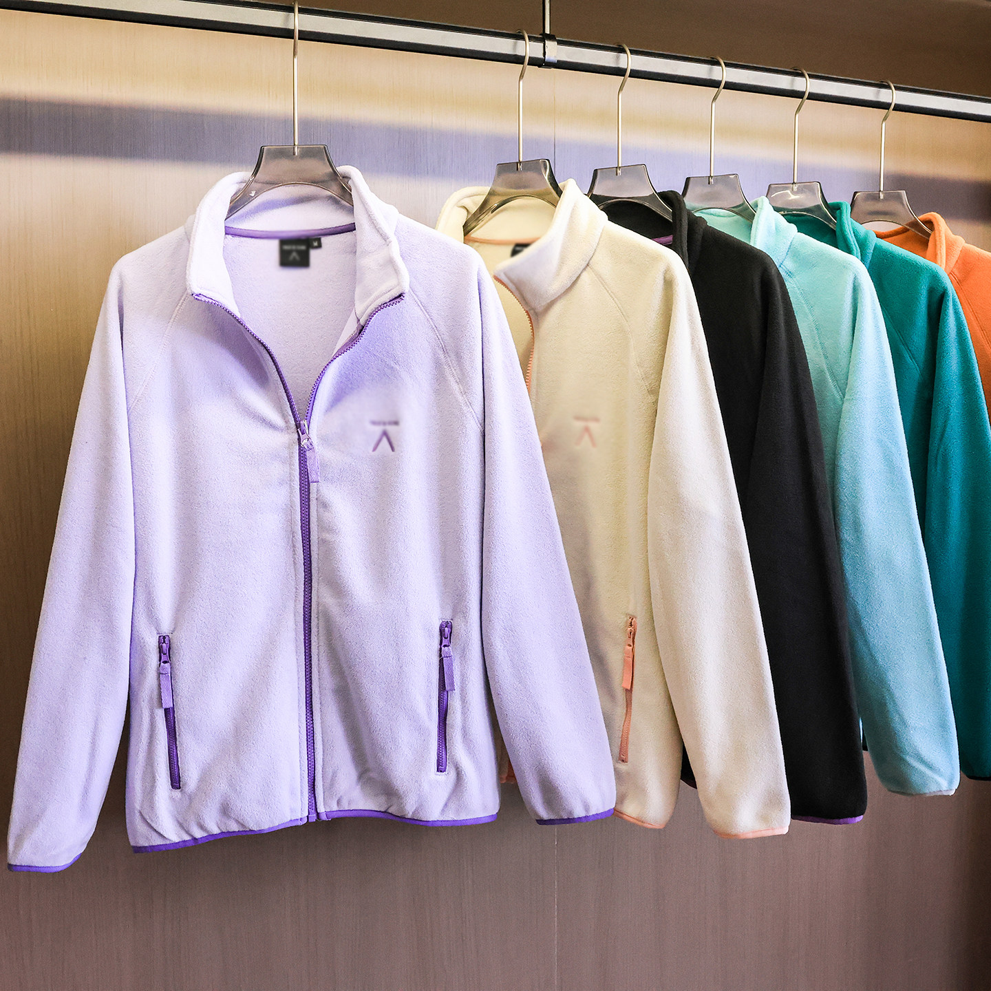 立领拉链门襟插肩袖摇粒绒女外套