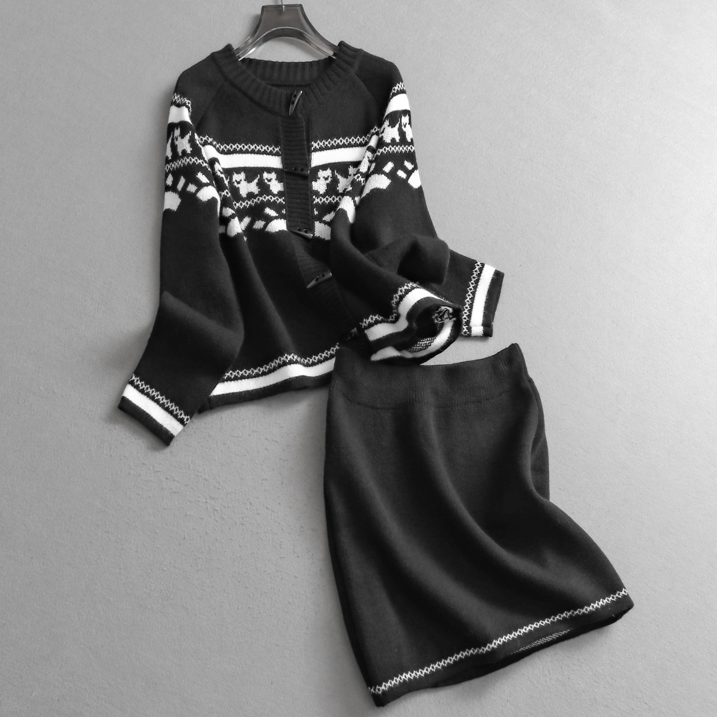 圆领长袖毛衣一整套半身裙女套装