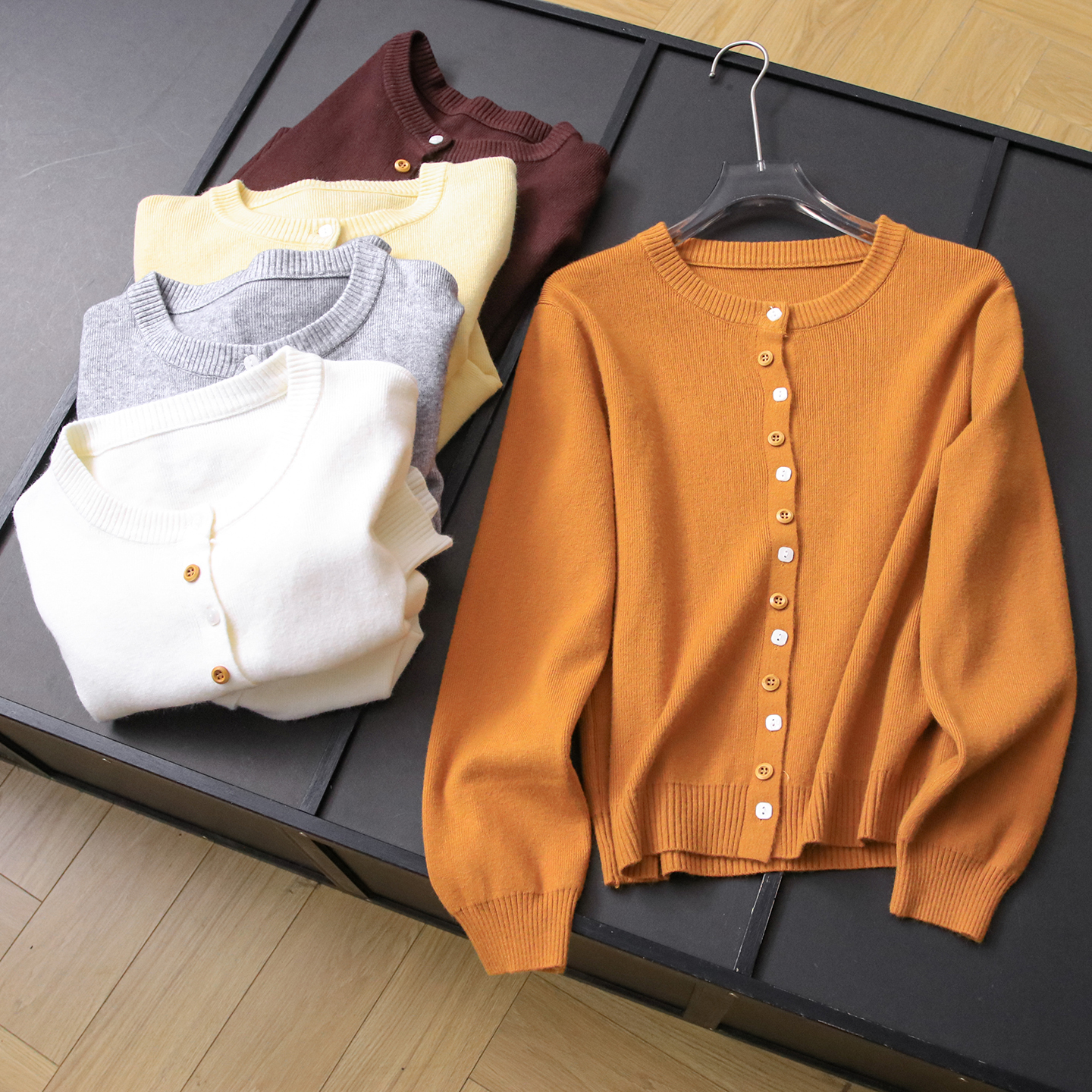 撞色纽扣圆领韩系温柔针织开衫