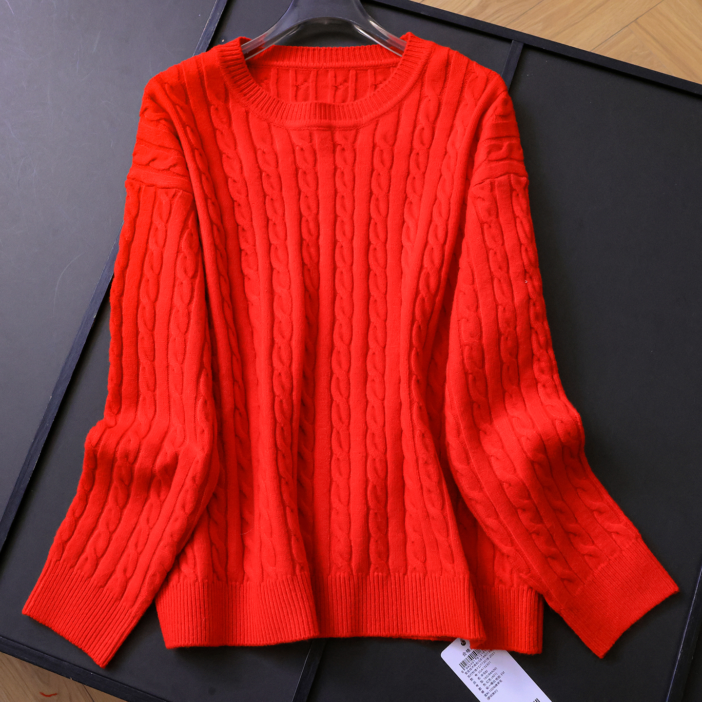 红色复古绞花宽松显瘦圆领女毛衣