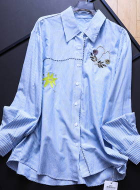 花朵刺绣蓝色条纹宽松中长款肌理2025秋季新款长袖百搭女衬衫B292